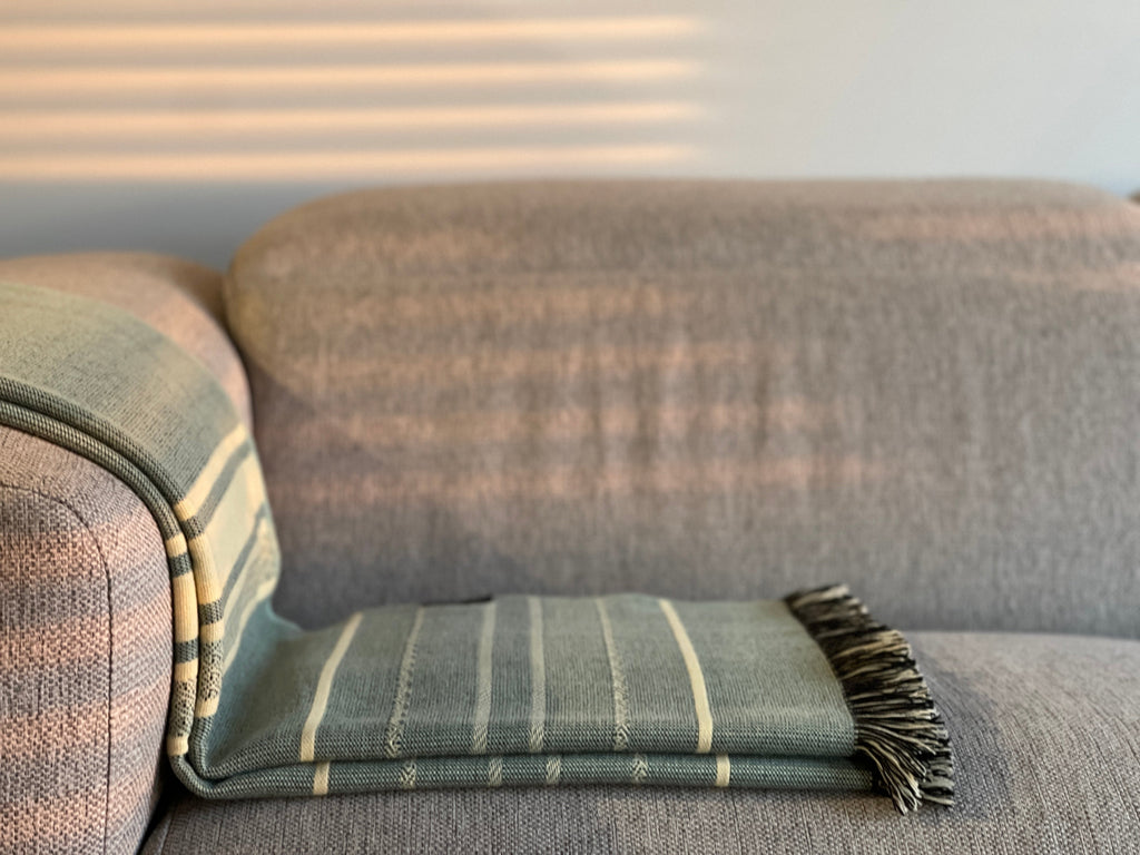 Equinoccio Throw Blanket - Mint / Natural